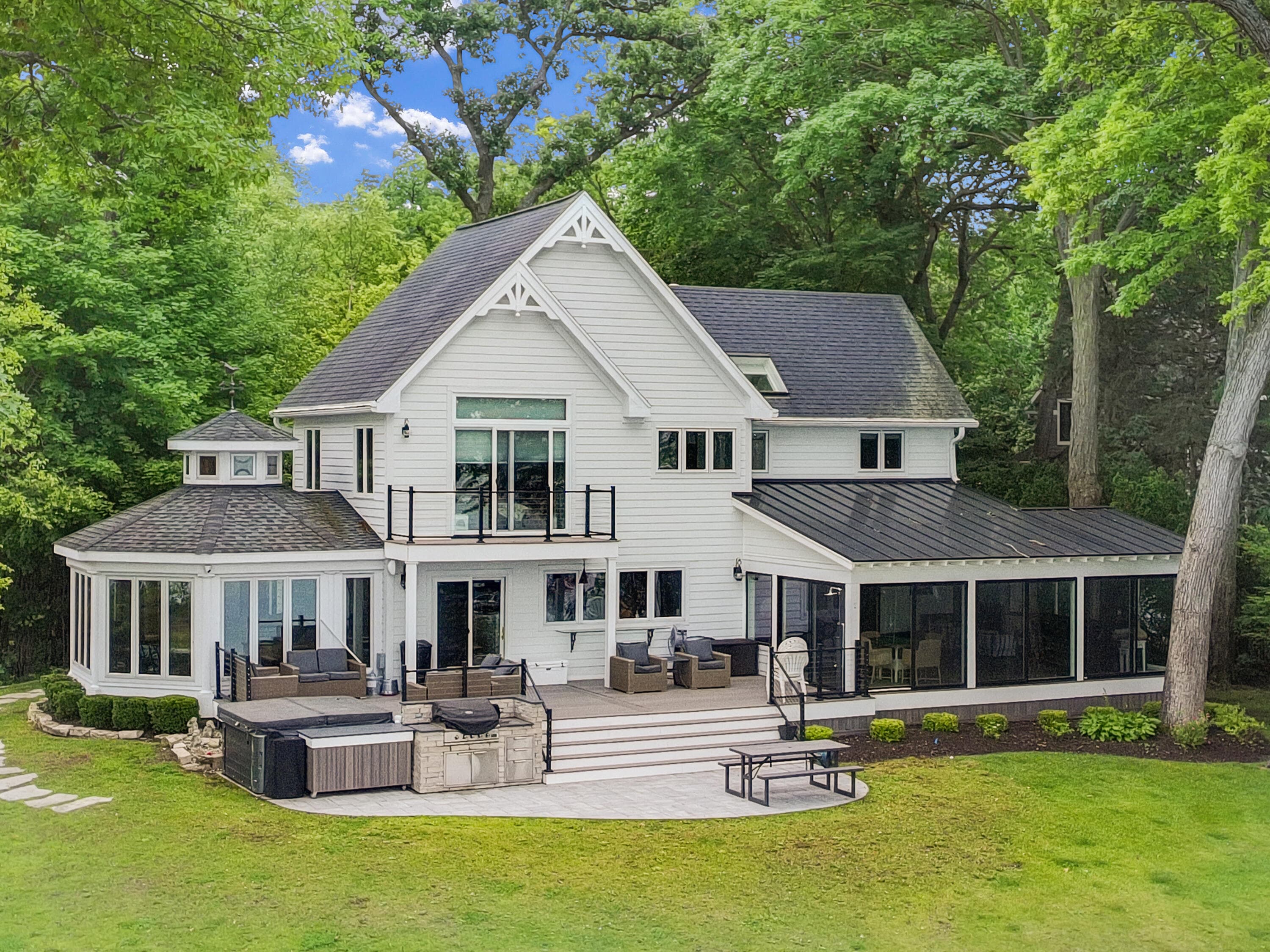 2145 E Lake Shore Dr, Twin Lakes, Wisconsin