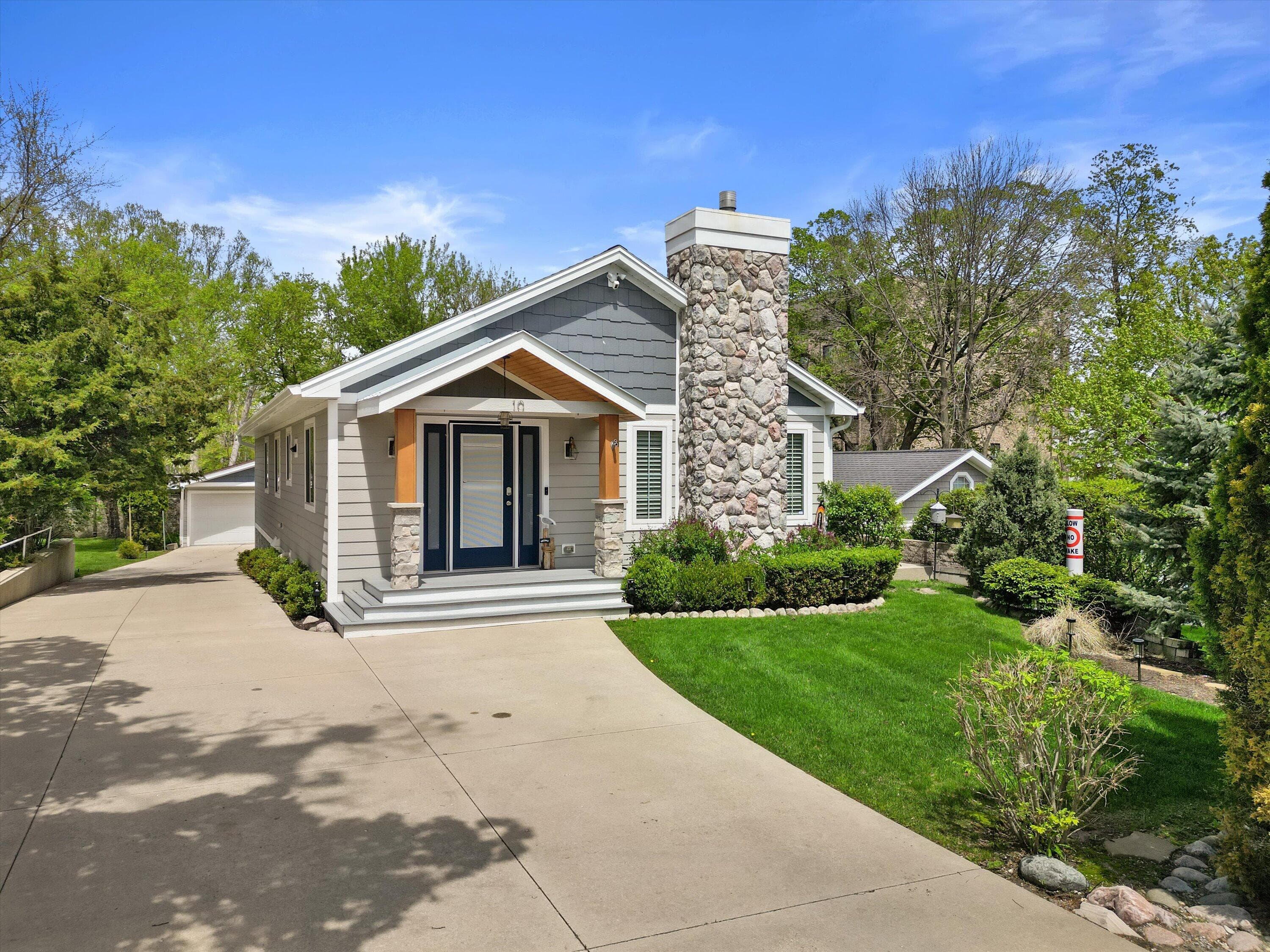 10 Liechty Dr, Williams Bay, Wisconsin