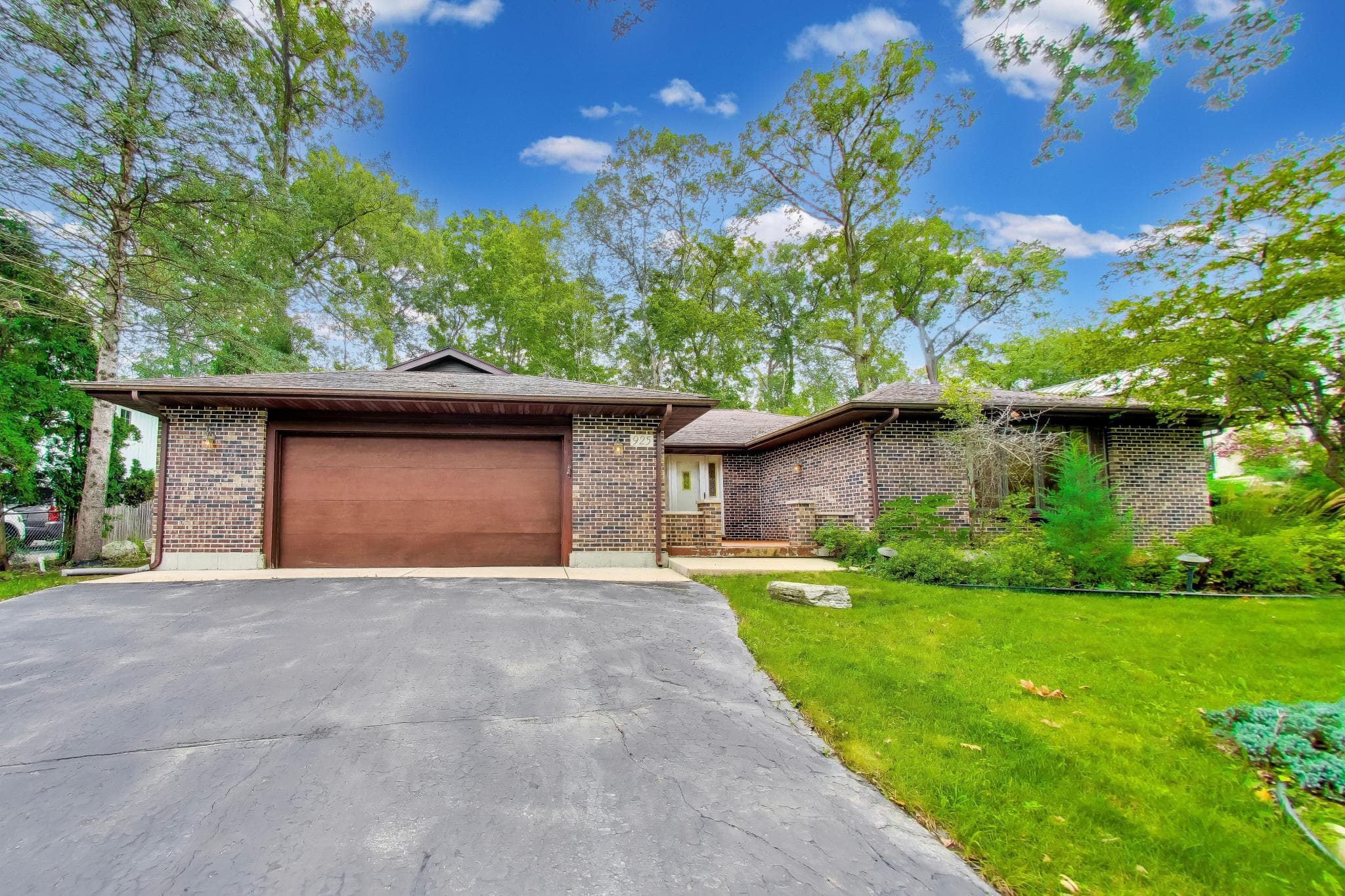 925 Tarrant Dr, Fontana, Wisconsin