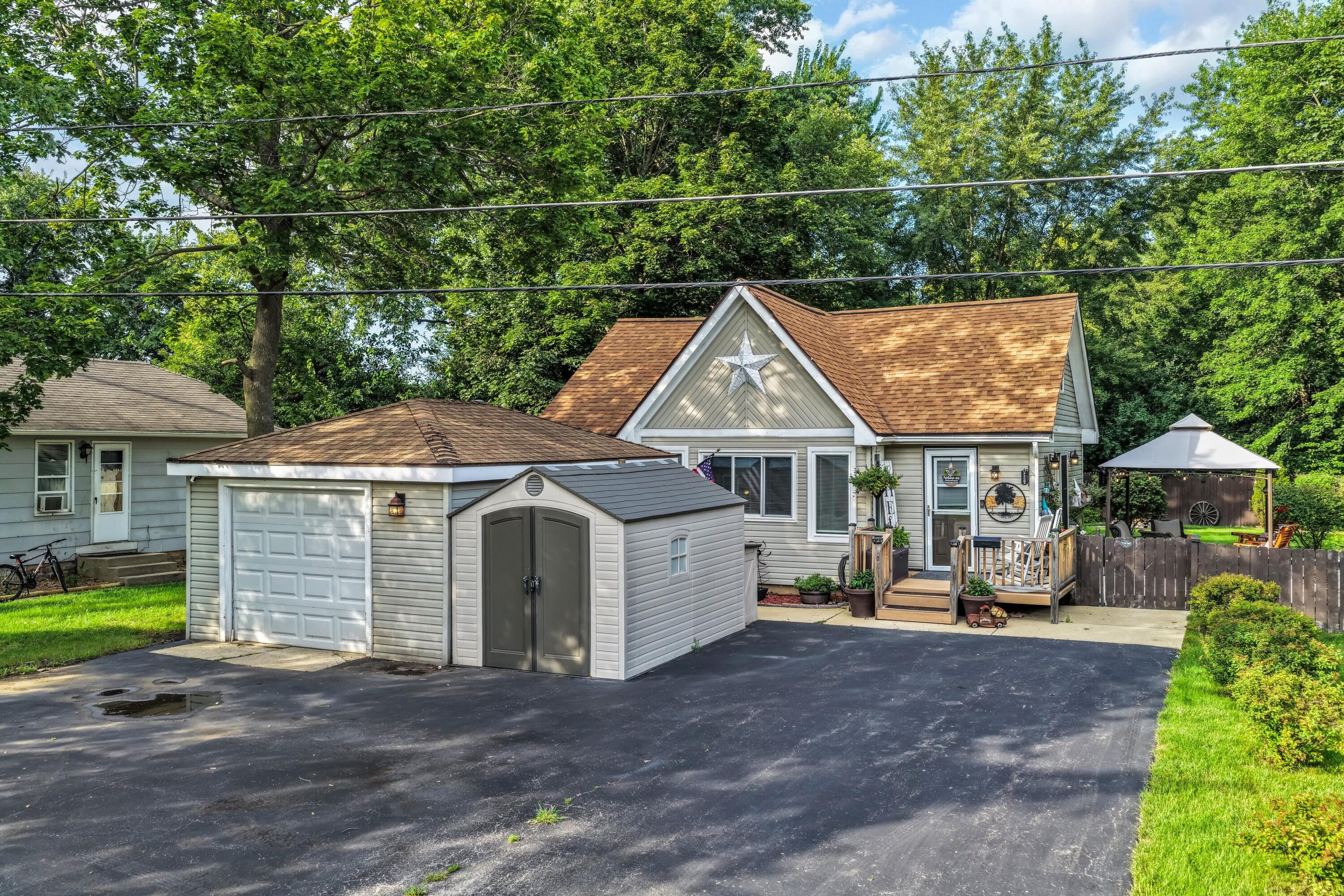 7557 Shorewood Dr, Salem Lakes, Wisconsin