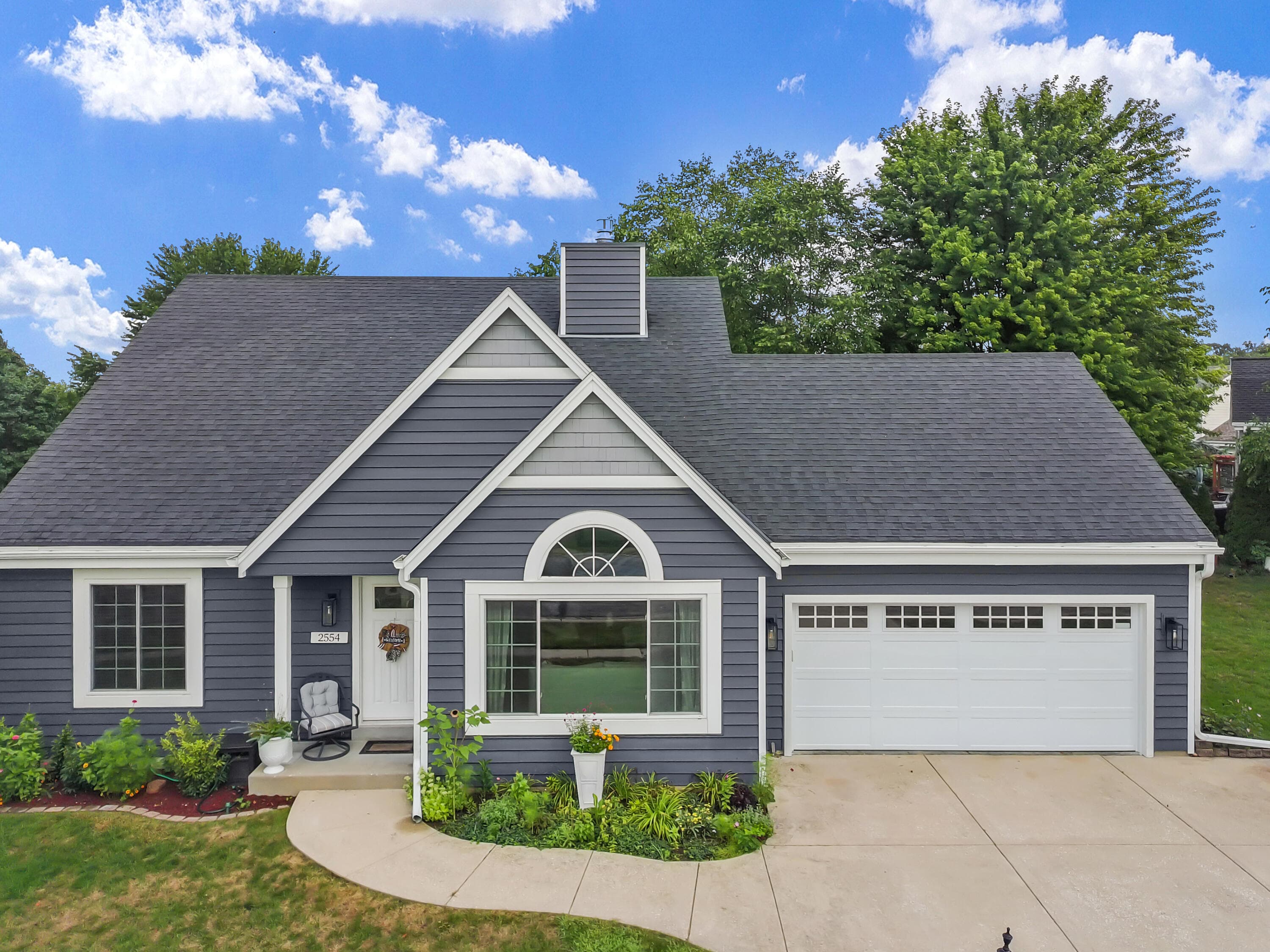 2554 S Sterling Cir, East Troy, Wisconsin