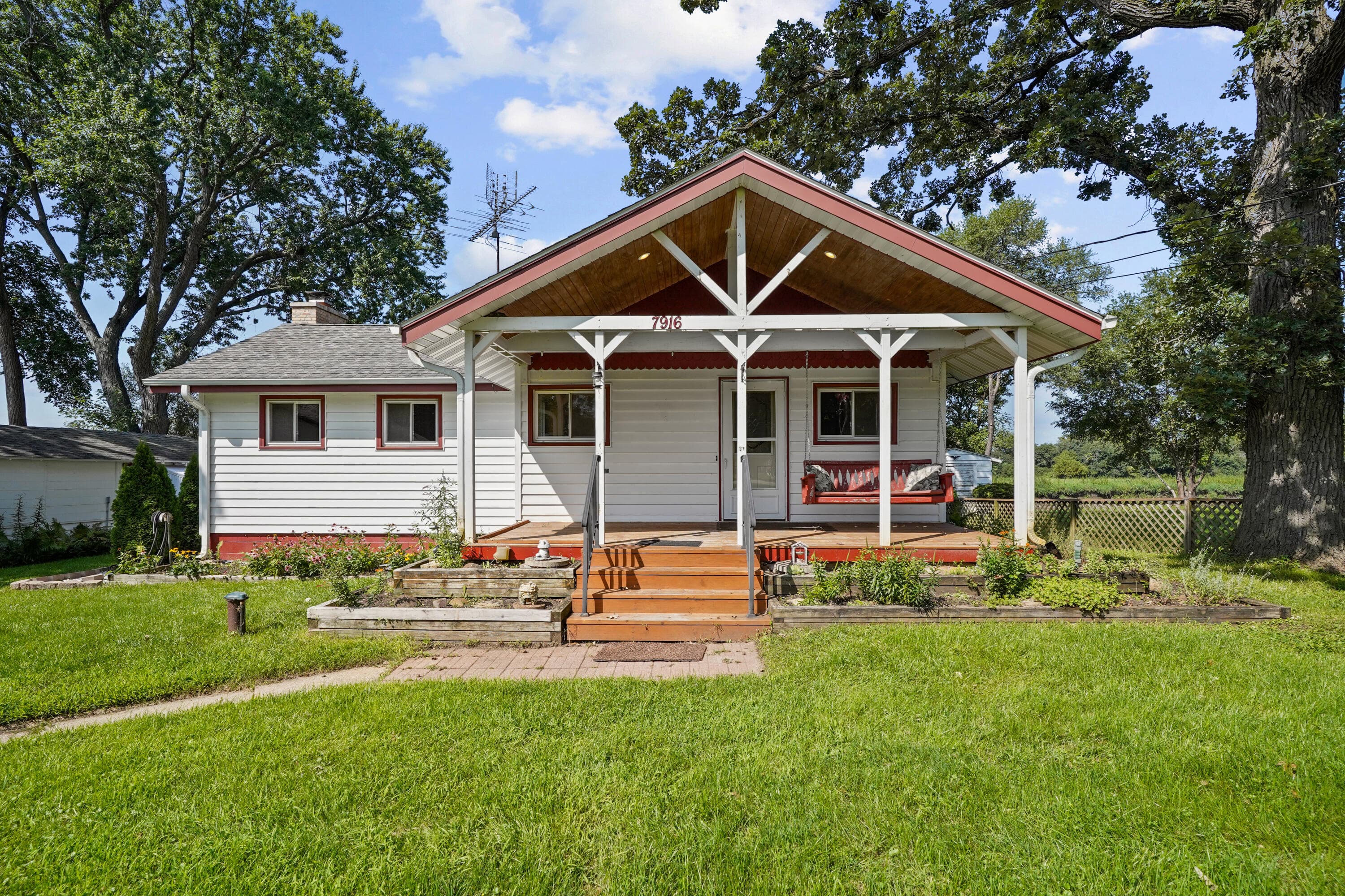 7916 Shorewood Dr, Salem Lakes, Wisconsin