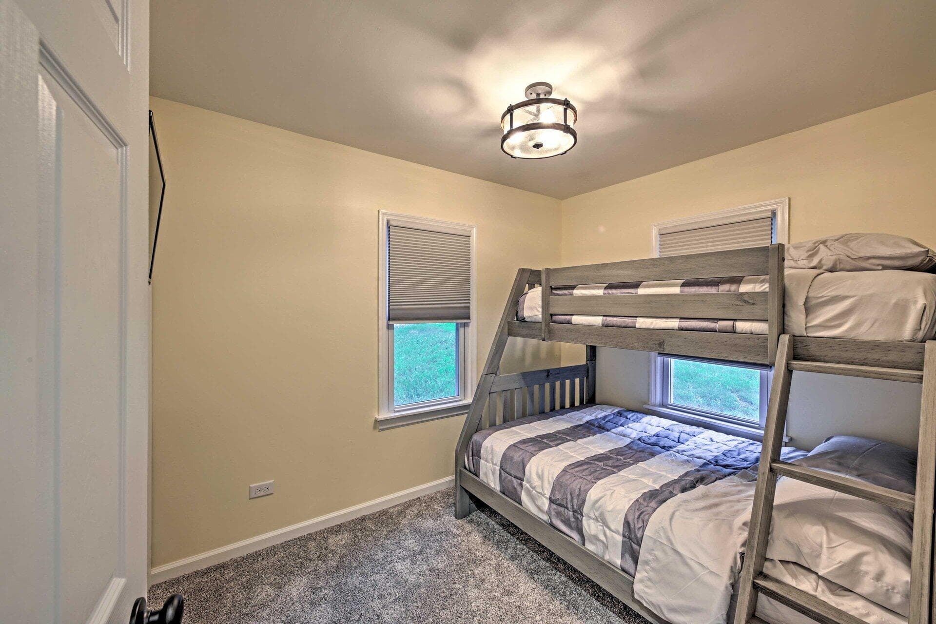 1308 E Lake Shore Dr, Twin Lakes, Wisconsin