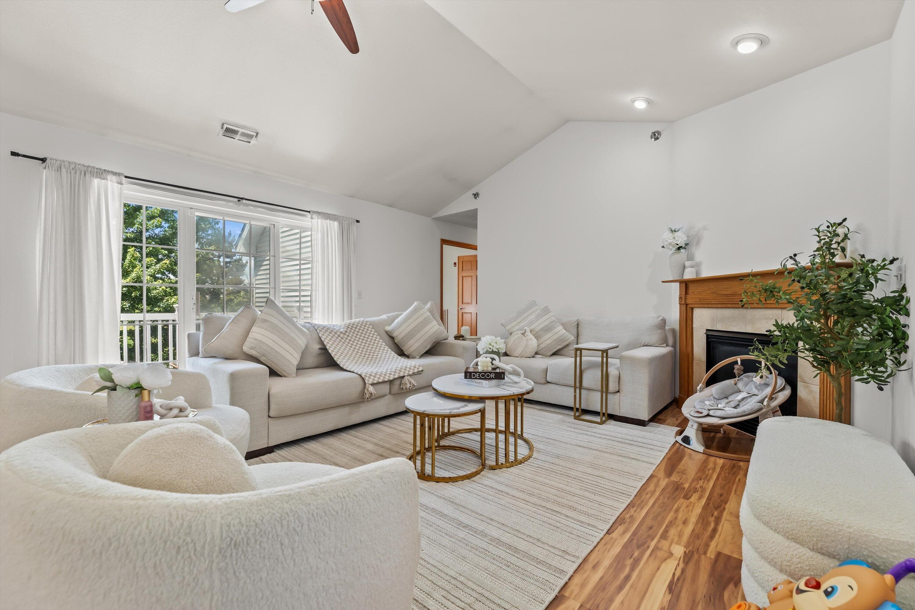 12155 W Virginia Cir, Franklin, Wisconsin
