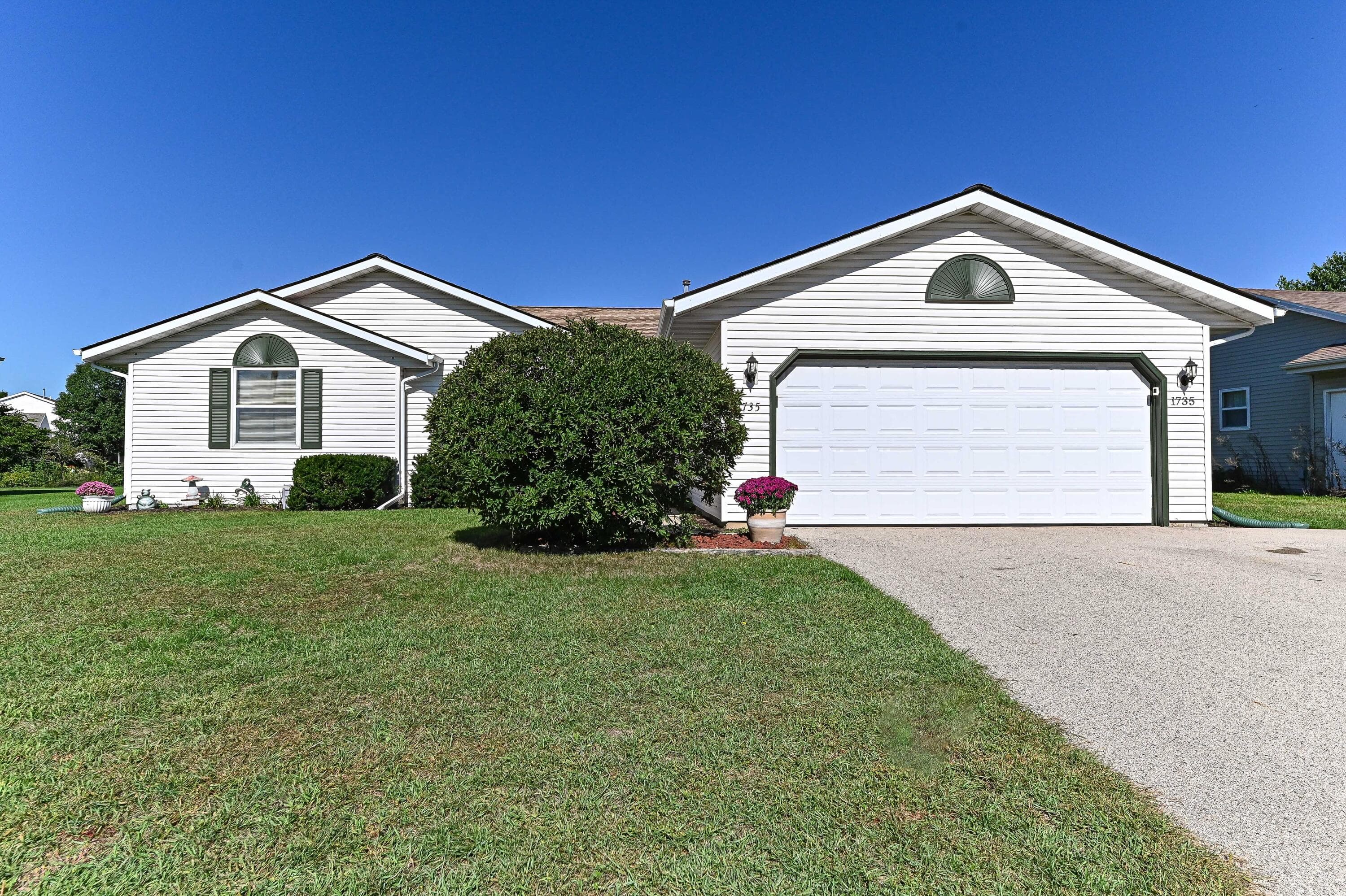 1735 Thomas Dr, East Troy, Wisconsin
