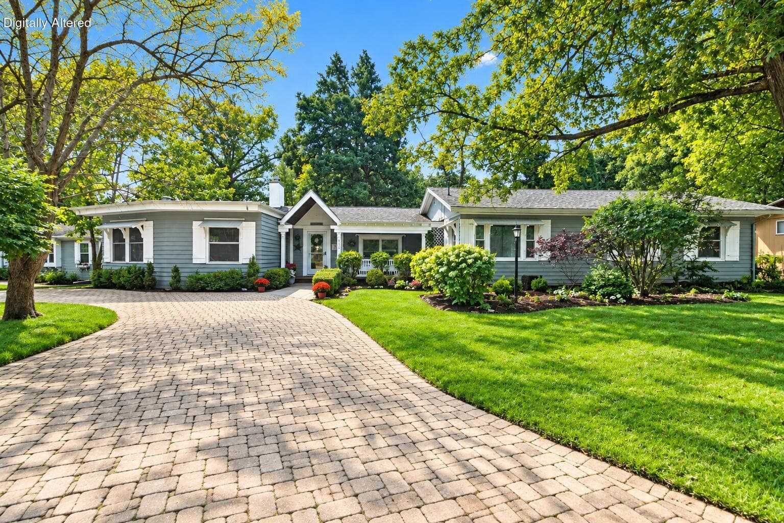 435 Forest Dr, Fontana, Wisconsin
