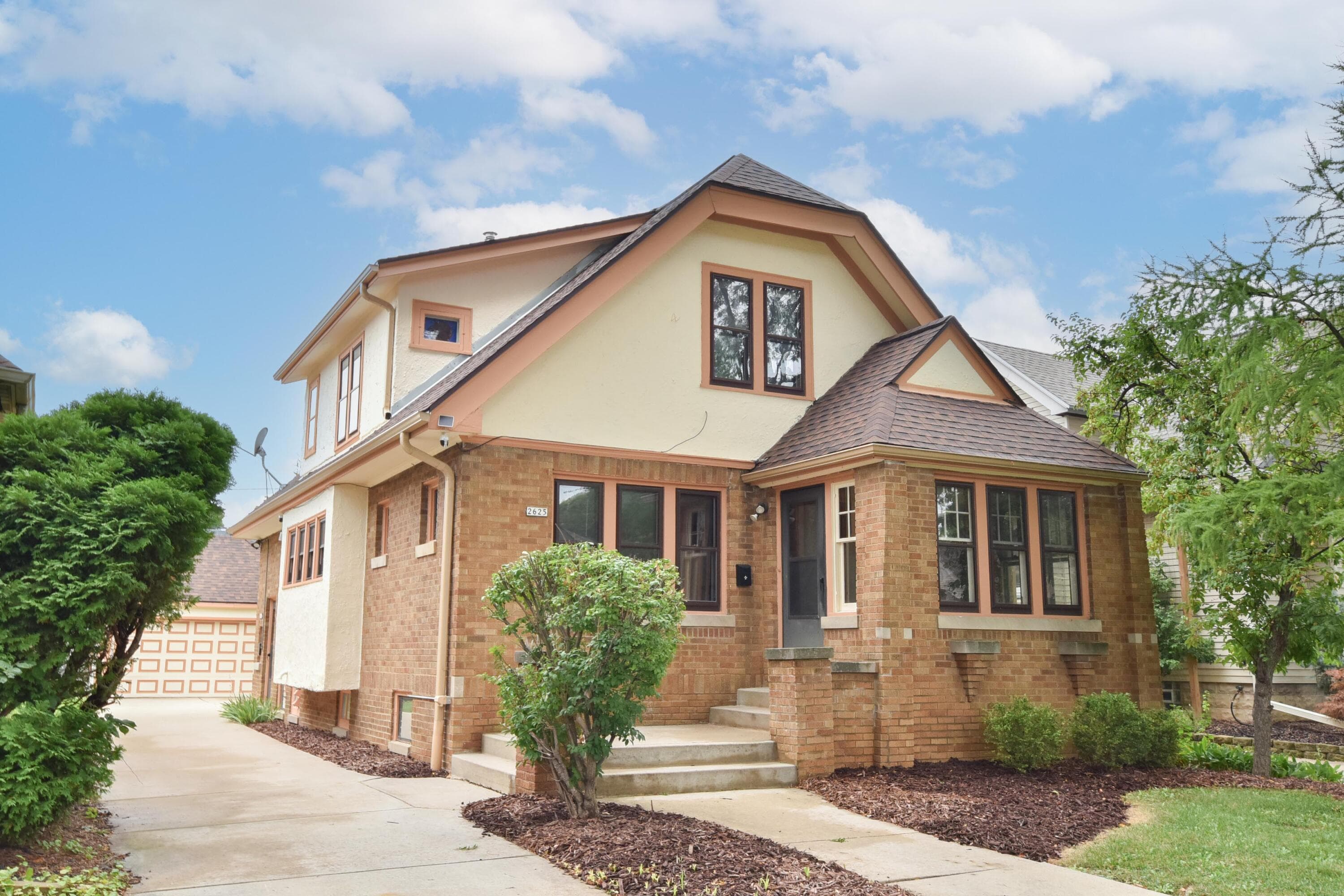 2625 N 69th St, Wauwatosa, Wisconsin, 53213