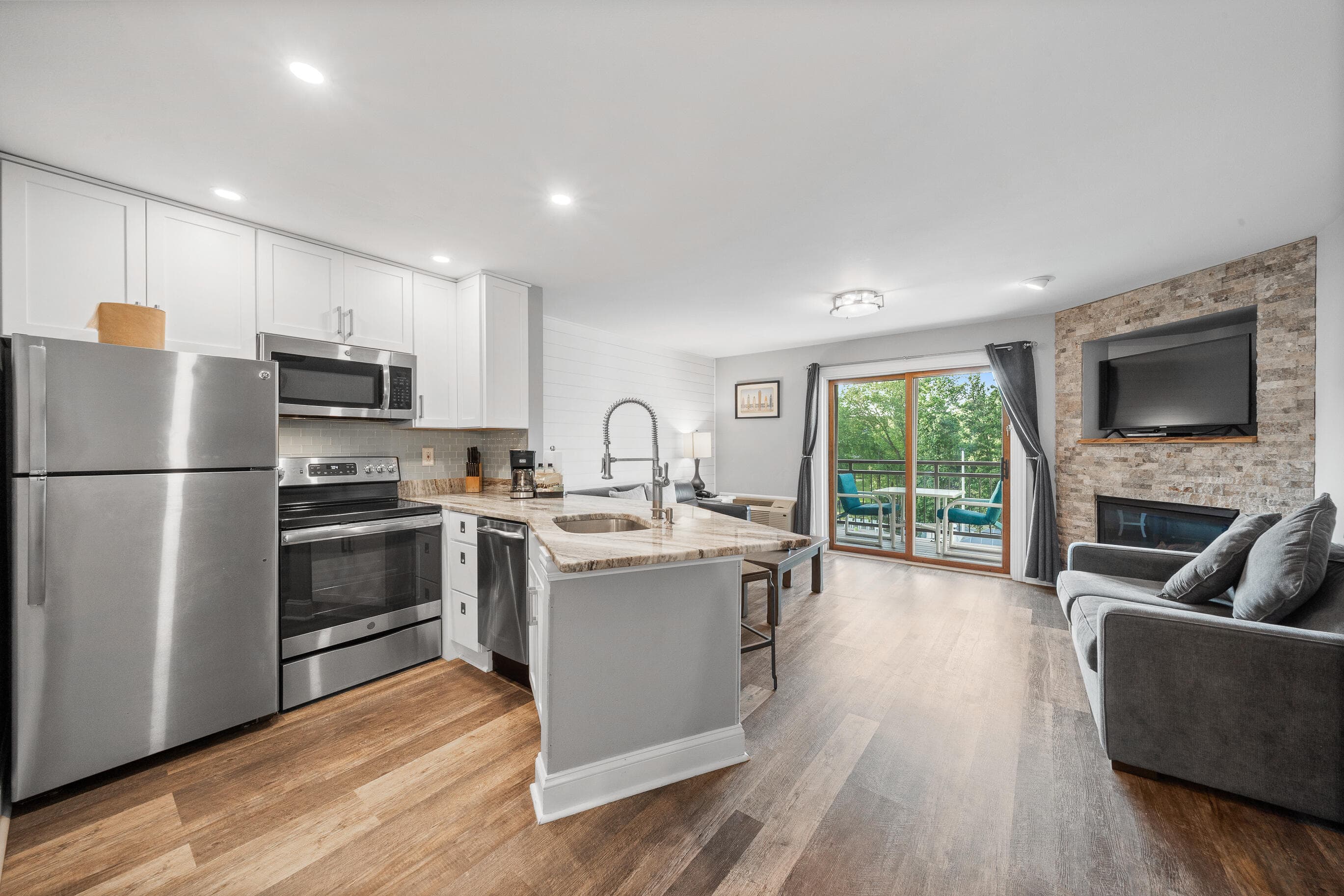 111 Center St, Lake Geneva, Wisconsin, 53147