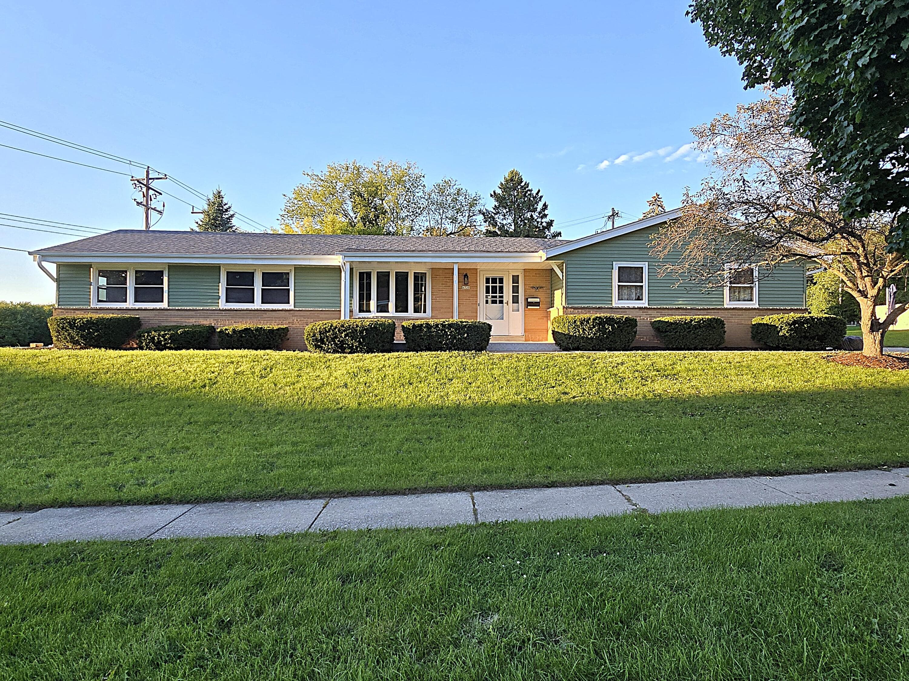 6730 Manchester Dr, Greendale, Wisconsin, 53129