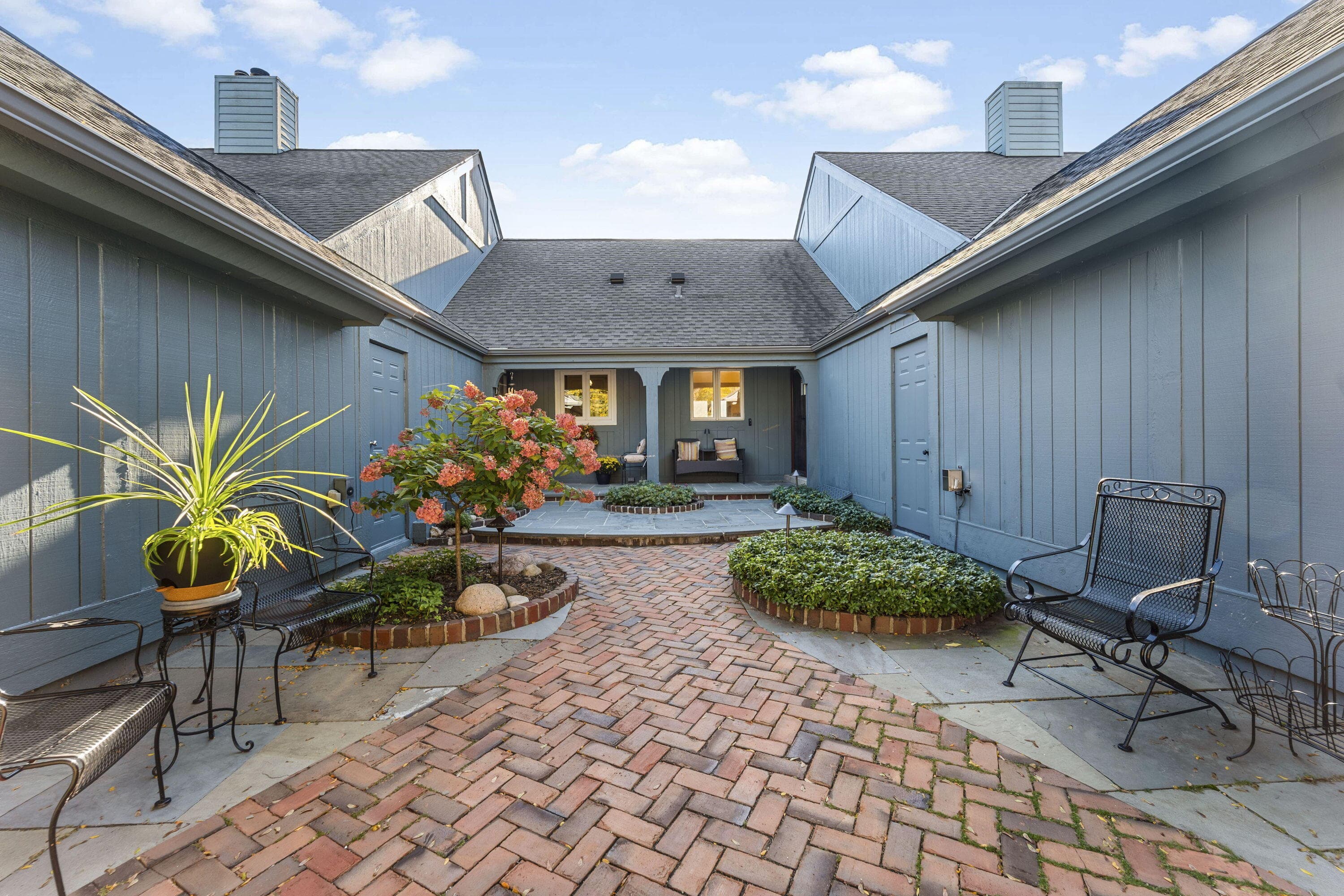 2301 W Dickinson Ct, Mequon, Wisconsin, 53092