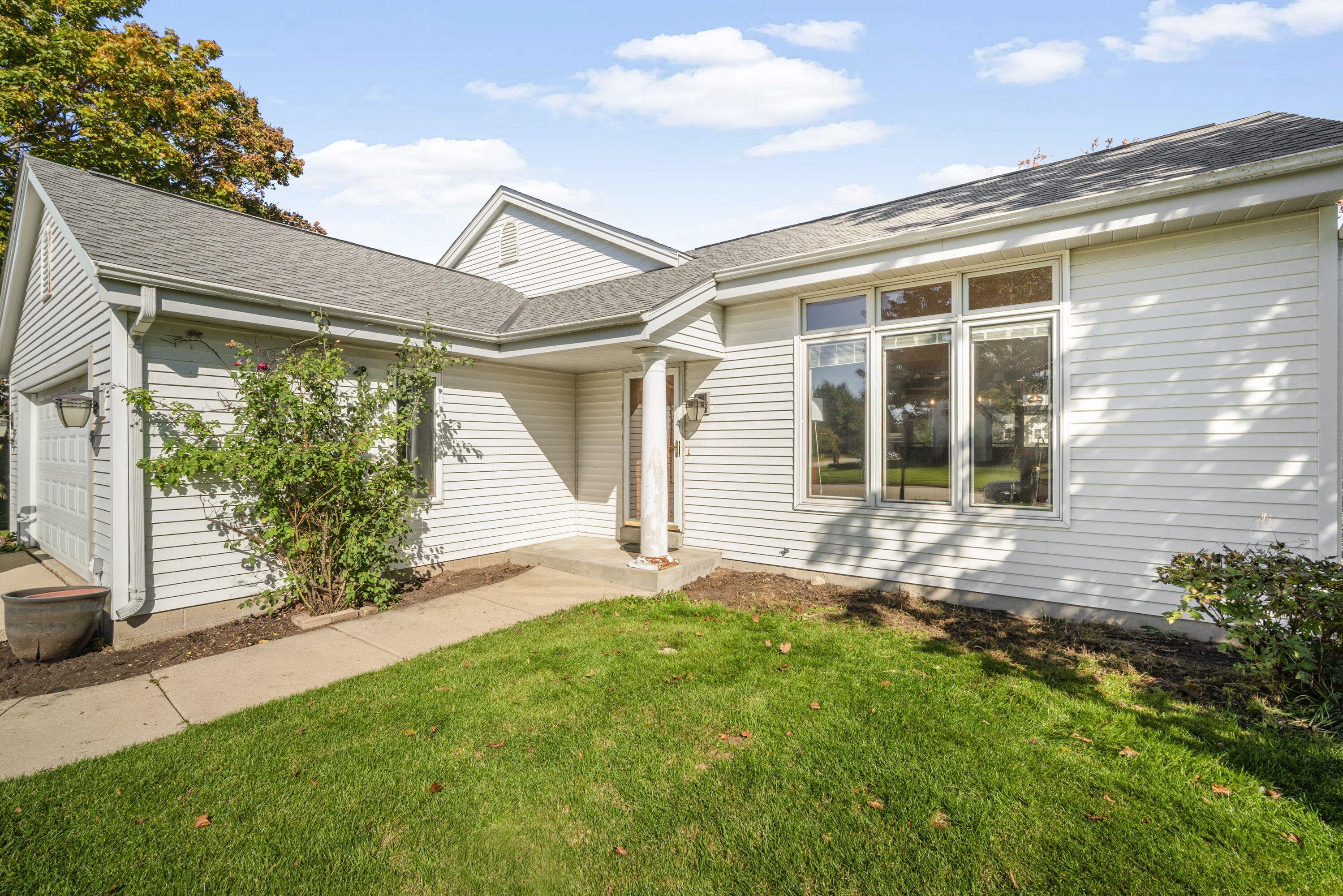 747 Laureate Dr, Pewaukee, Wisconsin, 53072