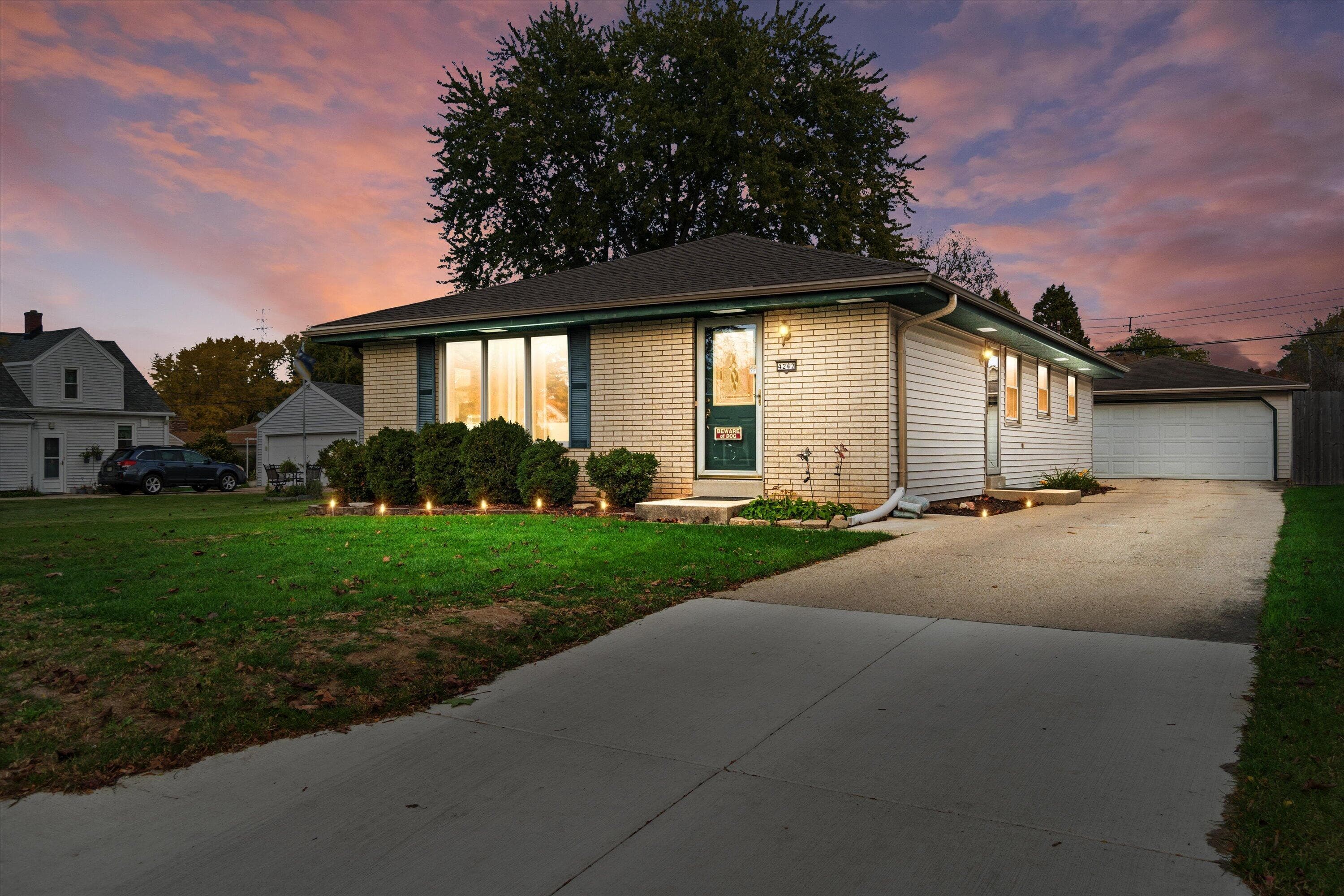 4242 S 91st Pl, Greenfield, Wisconsin, 53228