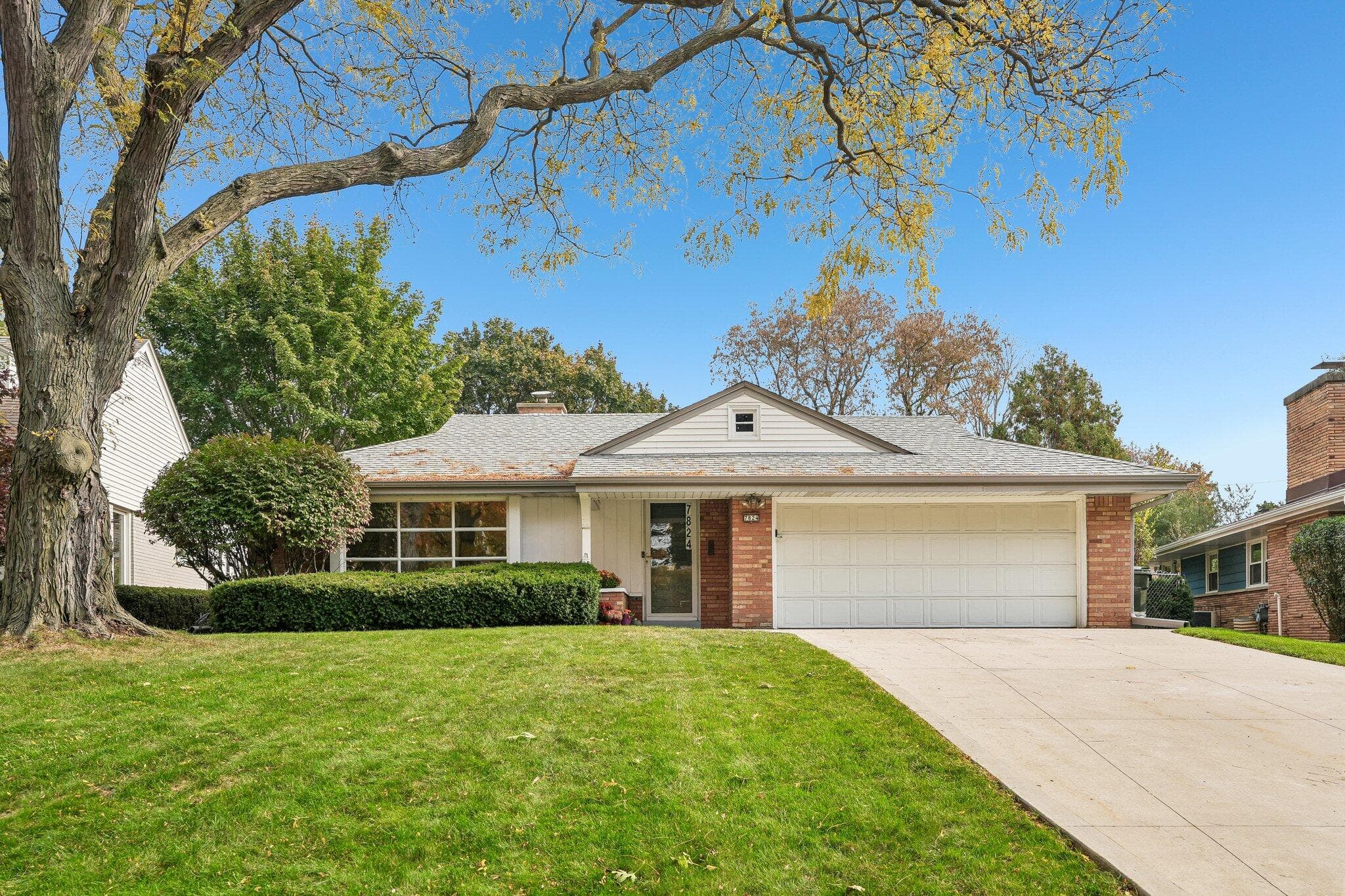 7824 Saint Anne Ct, Wauwatosa, Wisconsin, 53213