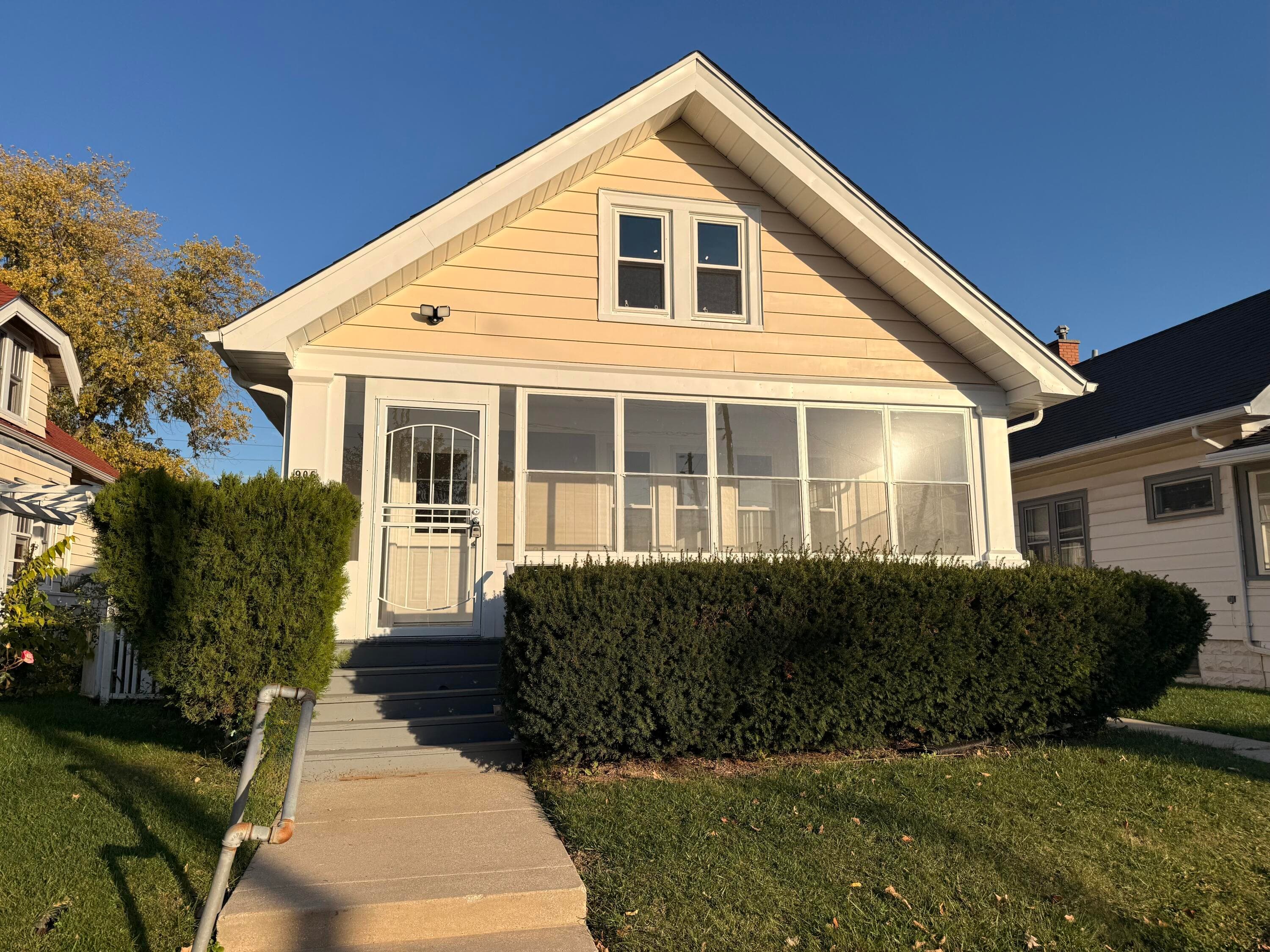 906 S 58th St, West Allis, Wisconsin, 53214