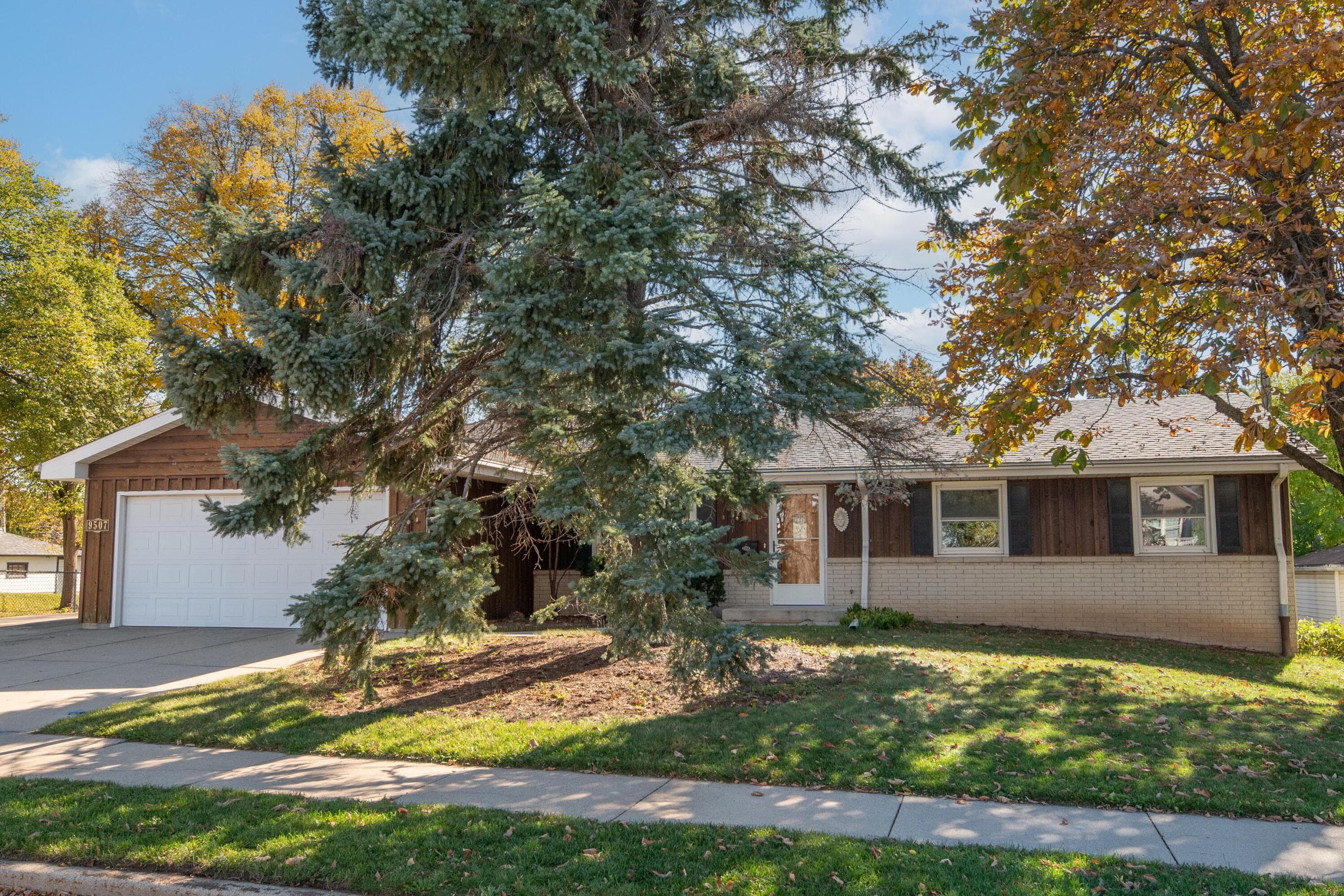9507 W Schlinger Ave, West Allis, Wisconsin, 53214